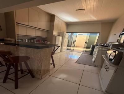 Casa para Venda, em Lucas do Rio Verde, bairro Parque das Araras, 3 dormit�rios, 2 banheiros, 4 vagas