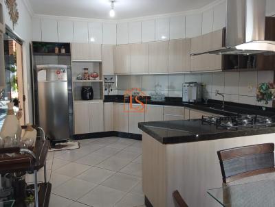 Casa para Venda, em Lucas do Rio Verde, bairro Bairro Bandeirantes, 3 dormit�rios, 3 banheiros, 2 su�tes, 1 vaga
