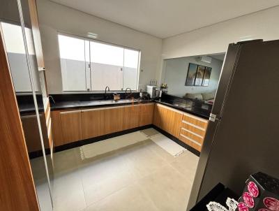 Casa para Venda, em Lucas do Rio Verde, bairro , 2 dormit�rios, 2 banheiros, 1 su�te, 2 vagas